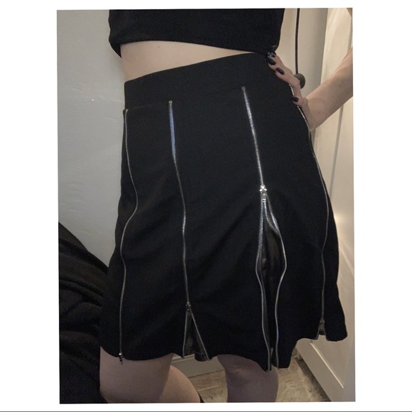 Skirt - Picture 1 of 2